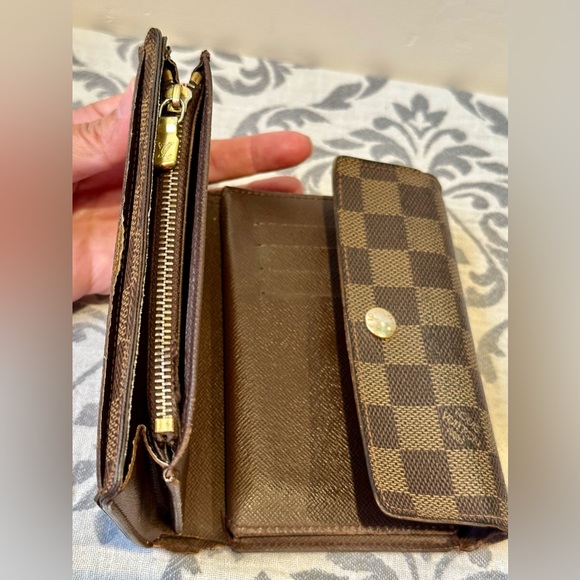 Louis Vuitton AUTHENTIC Damier Ebene Trifold Wallet - Picture 9 of 12